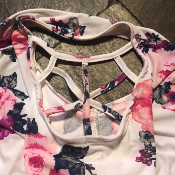 Floral top - Picture 4 of 4
